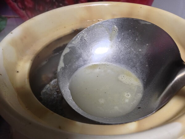 Bring to a boil, remove the foam in the soup