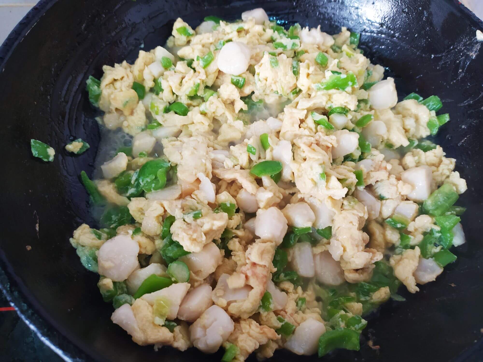 Stir fry evenly to turn off the heat.