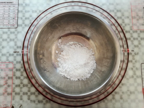 Take a clean pot and pour 100 grams of special powder for intestine powder