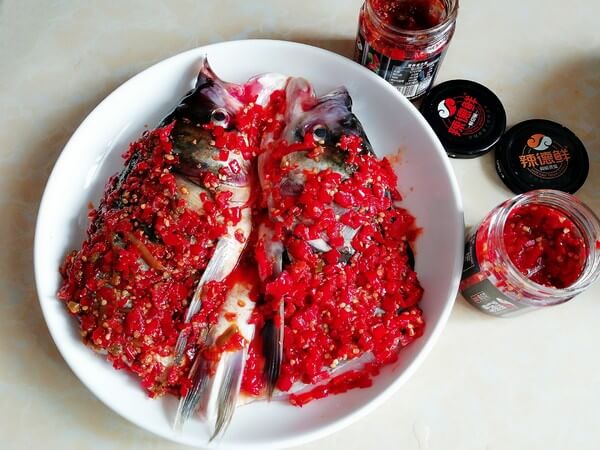 Shake off the pickled fish head juice,