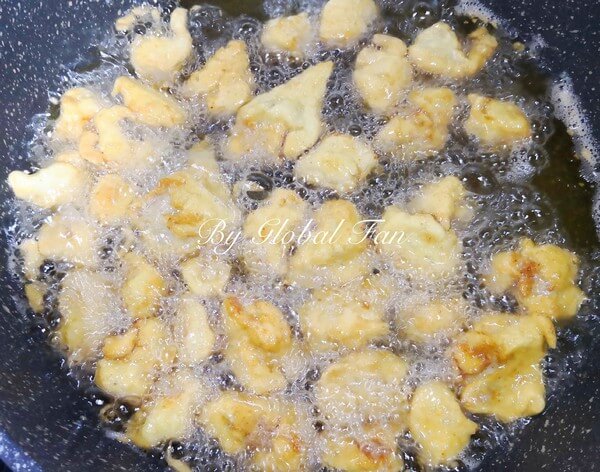 Heat the oil in the pot again,