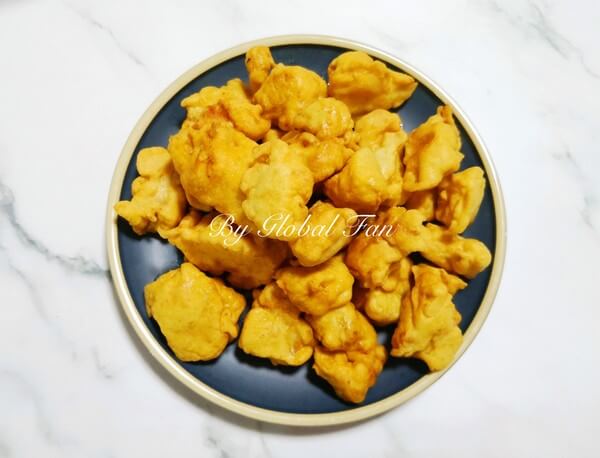 The surface of the fried tenderloin is very fluffy and crisp, and the color is golden and attractive.