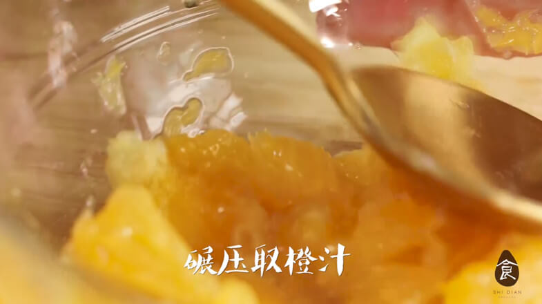 Press the pulp into mud and take the orange juice