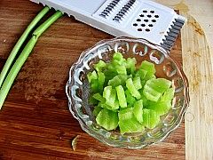 No lettuce peeled and sliced