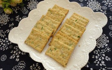 shallot soda crackers.
