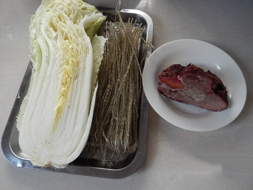 Prepare ingredients.