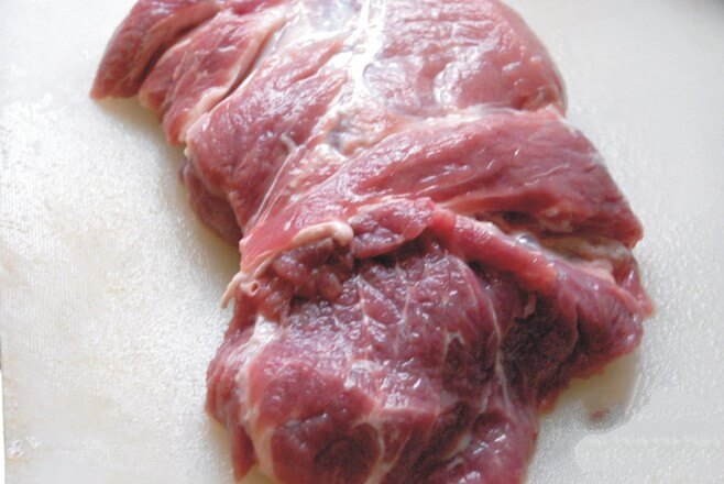 Wash the plum meat you bought back.