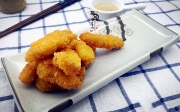Plate the fried food with your favorite sauce