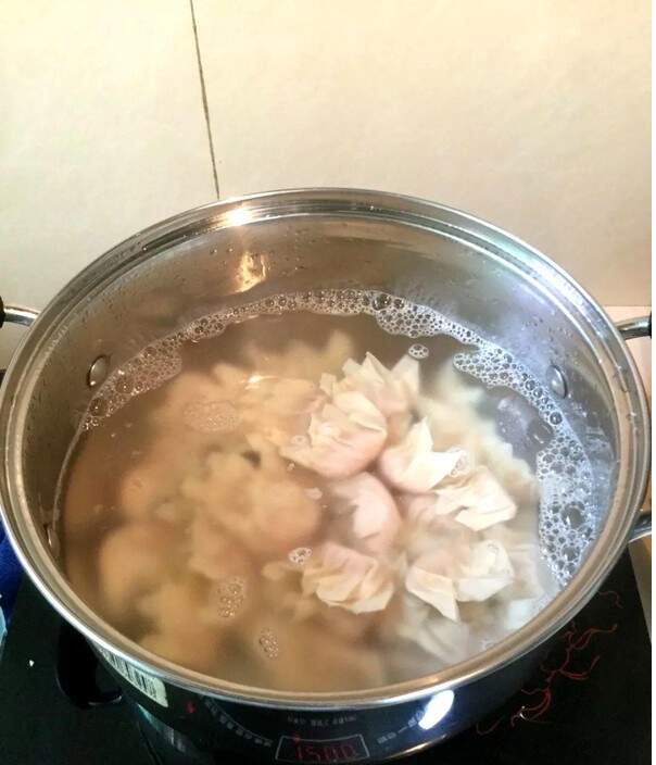 Add wonton to the water