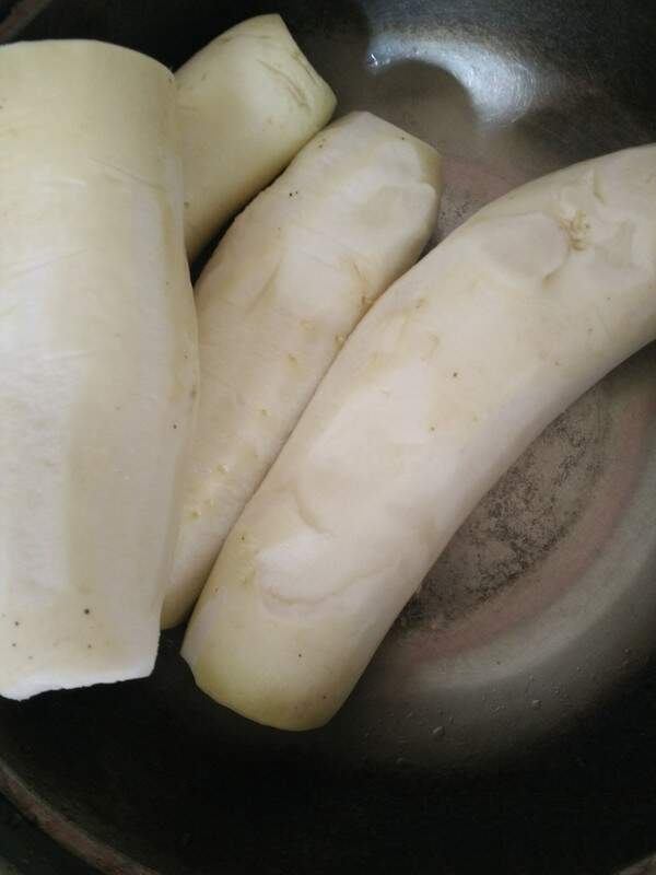 Wash and peel the white radish