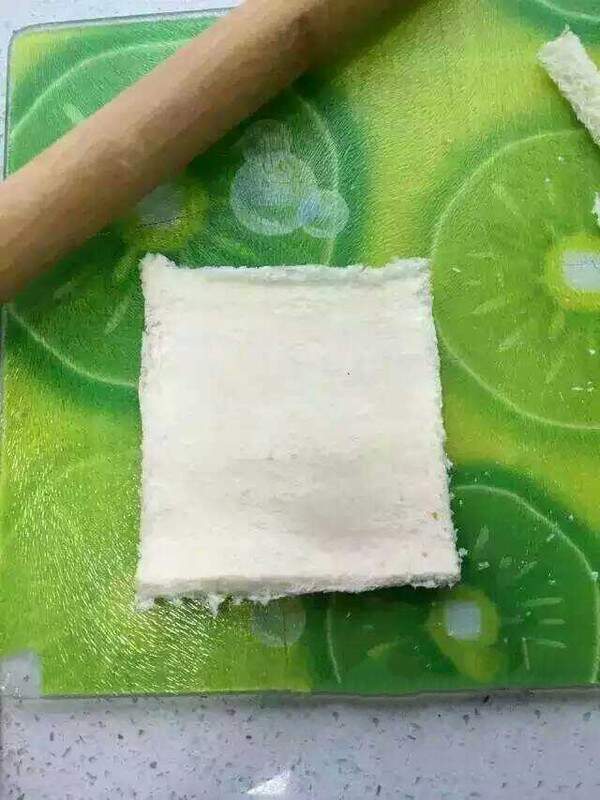 Roll the white part of the bread