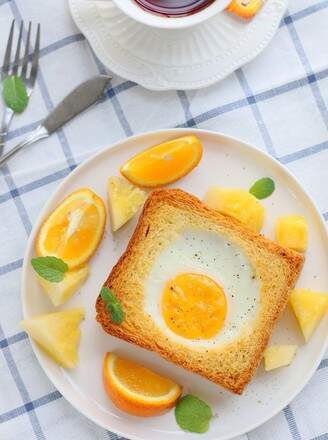 The Delicious Baked Toast with Bacon and Eggs