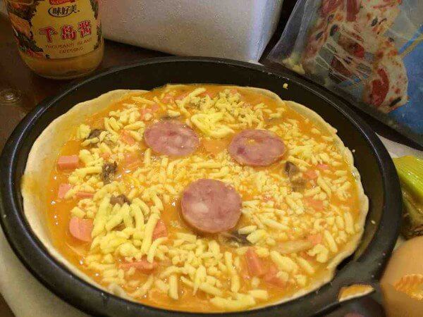 Place on the cake and sprinkle the cheese evenly
